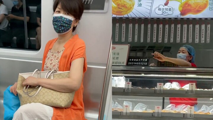 52-year-old mother finds her first job, daughter fully supports her: Mom can finally be herself