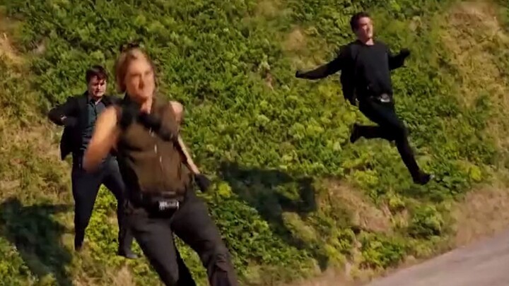 Divergent adalah salah satu novel paling sukses yang diadaptasi menjadi film. Orang asing punya imaj