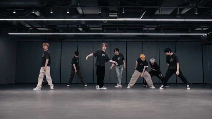 sm近三代男团练习室