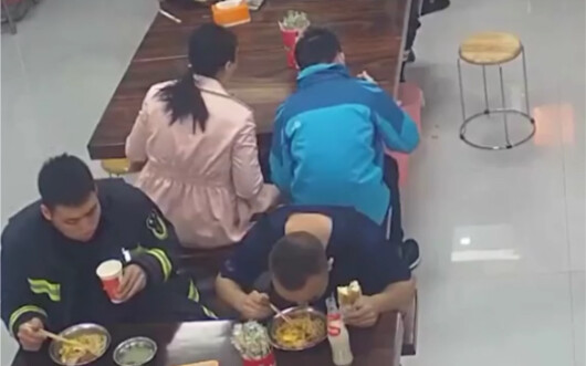 Biarkan kami mencintaimu dengan tenang sekali ini!