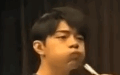 来自两个队长对战战的评价。 哈哈哈哈哈哈我就笑笑 哈哈哈哈