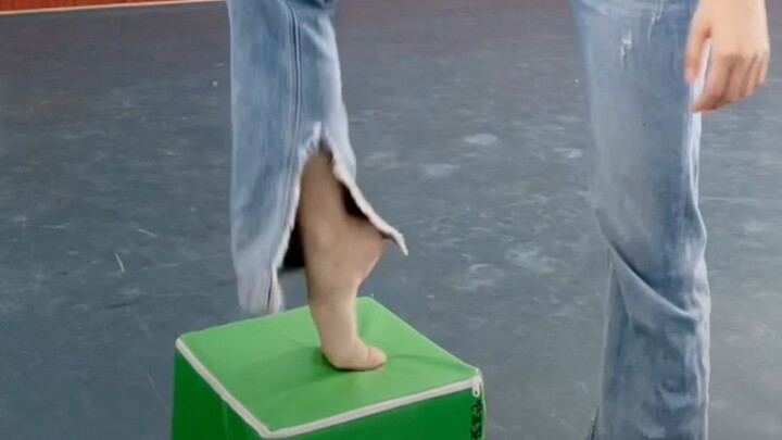 Chichi's Practice Room: Straddle Stretch with Pointed Toes