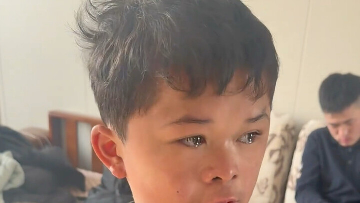 Classic Throwback: Fan Xiaoqin’s phone got smashed, and Xiaoqin was so upset he burst into tears.