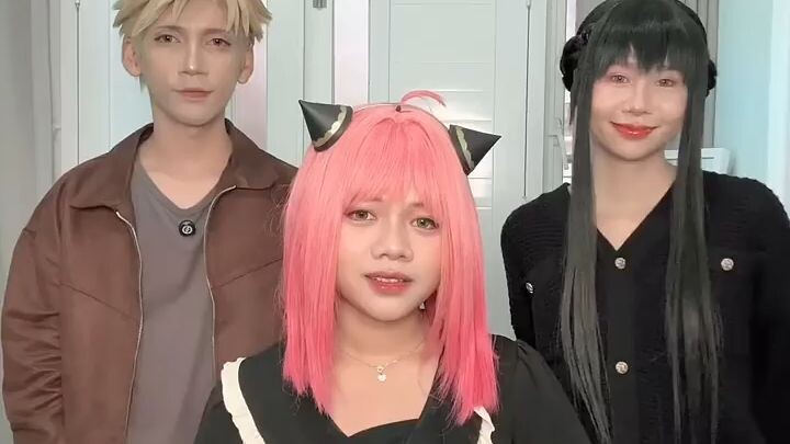 COSPLAY JADI ANIME KESUKAAN