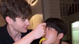 “点个欧美男模不小心掉他裤子上该怎办”