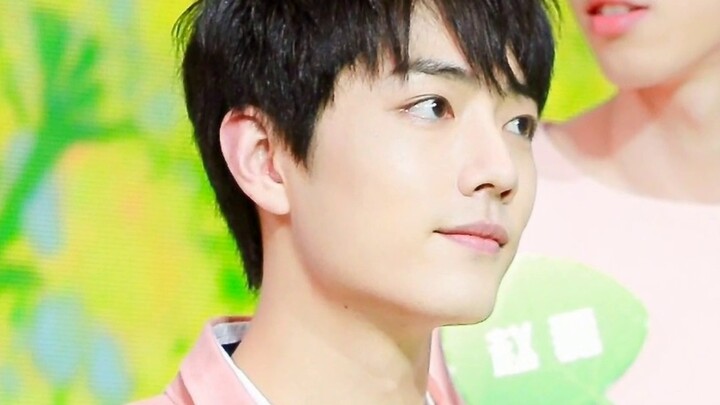 Xiao Zhan is such a gentle man. He comforts his fans and makes other fans angry. Hey! Hey!