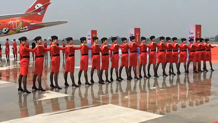 Tarian massal pramugari Sichuan Airlines (versi klasik, multi-kamera)