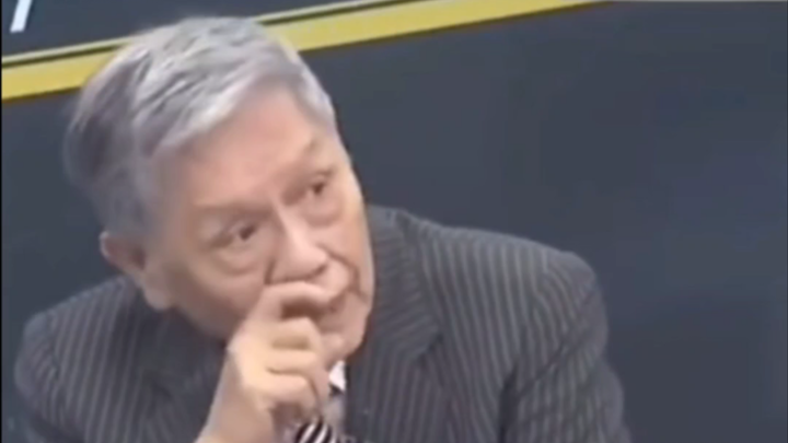 من القلائل الواعين في جزيرة الضفادع، تقييمه لقضية أسلاف الضفادع يستحق الإشادة.