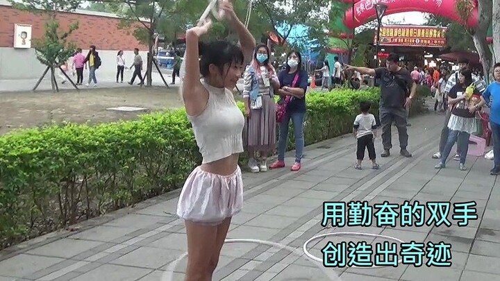 It's the 1127th day that I'm performing on the street. I'm not afraid of hardship or fatigue. I rely
