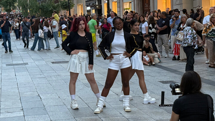 【Tur Roadshow Girl Grup Pemburu K-POP】Penampilan Flash Mob Jalanan oleh Grup Tari DreamBeat Spanyol: