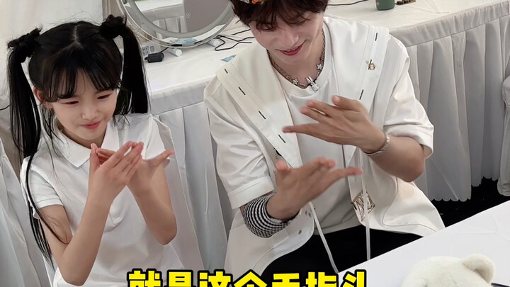 Lu Hu Oppa baik banget deh～ Siapa yang nggak nge-fans bakal rugi!! #LiuGegge #LuHu