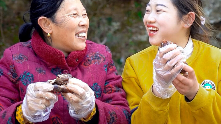 Kaki domba sebesar ini, Nenek masih bisa membuatnya seperti ini? Kalian ingin mencobanya?