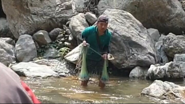 cast netting in Nepal | himalayan trout fishing with handmade |