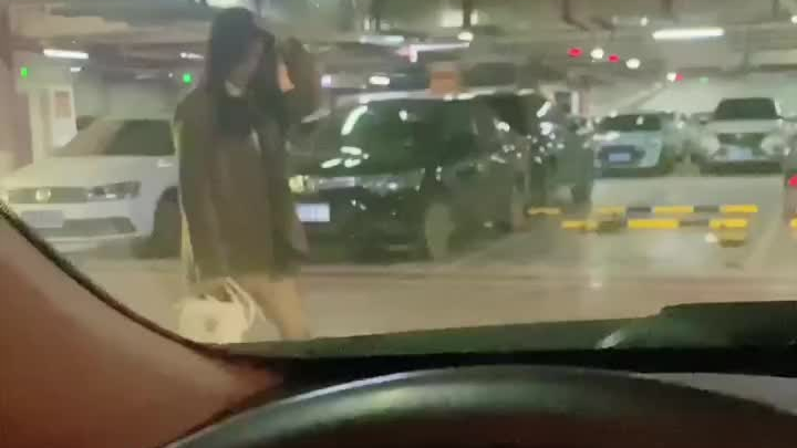 Mengapa stoking hitam tidak boleh disentuh dengan tangan?