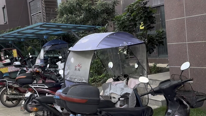 Vừa bảo trì thang máy xong, xuống lầu thì phát hiện hàng rào chắn đã biến mất — 666!