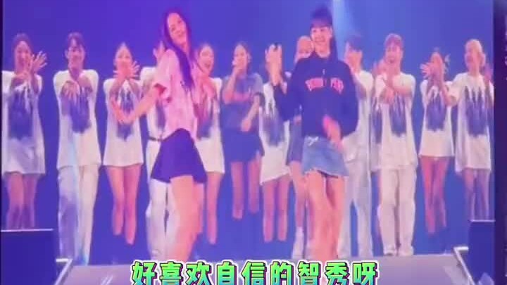 I love how confident Jisoo looks!! That glance over her shoulder is so stunning!! #KimJisoo #BlackPi