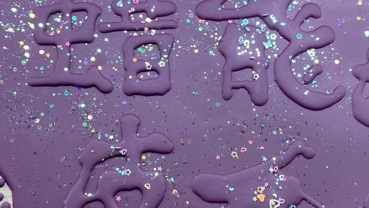 Siapa yang belum pernah terobati oleh goresan lilin? Warna edisi terbatas hari ini (aroma lavender),