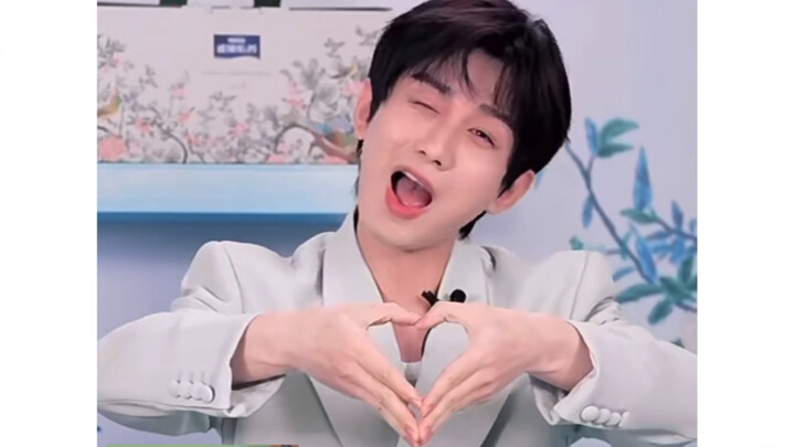 فتاة في ريعان الشباب تتهافت على حليب الكبار في السن؟