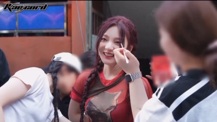 Haha, cái tiếng cười tà ác của Ninh Ninh hài quá đi mất! Ngay cả ekip sản xuất cũng phải công nhận n