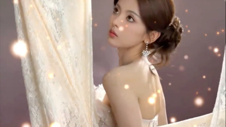 Yang Chaoyue’s figure is like a romance novel heroine!