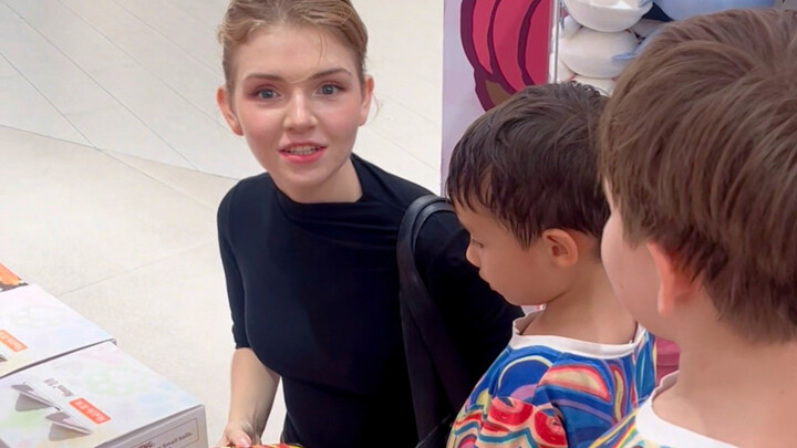 Thank you, my foreign daughter-in-law, for giving me two adorable children. Today is Mother’s Day, s