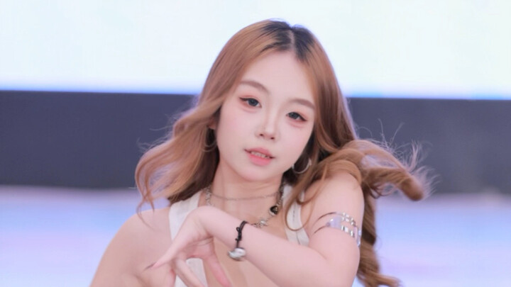 Kamu nggak mandi, merasa hebat banget ya? Buset, bau banget! |【“WDA” – Aespa Kim Dongni Cover Dance】