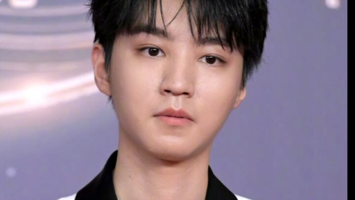 تعليق حاد على صور حية لنجوم الذكور في الوسط الفني الصيني