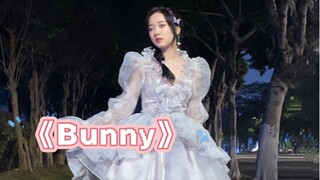 【曼妮下班后的路边翻跳】这裙子不一定适合主持 但一定适合跳舞～