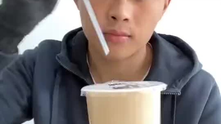 Dụng cụ hỗ trợ uống trà sữa