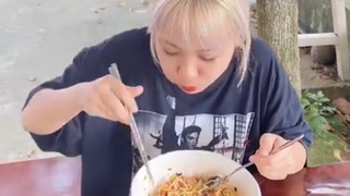 Cách làm Mì trộn “Hải Sản” sốt Sa tế Sò Điệp _ Tiểu Màn Thầu
