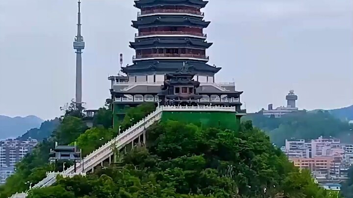 Istriku, Aku MEMANG DEWA