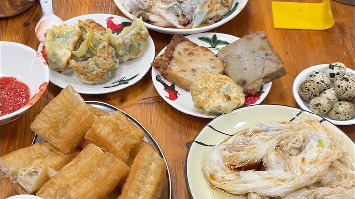 Traditional Cantonese dim sum in Guangzhou, averaging just 5 yuan per serving—worth getting up at 4 