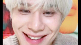 [NCT/Kim Jungwoo ký tặng] Có thể giới thiệu một người bạn trai cho tôi từ các thành viên được không?