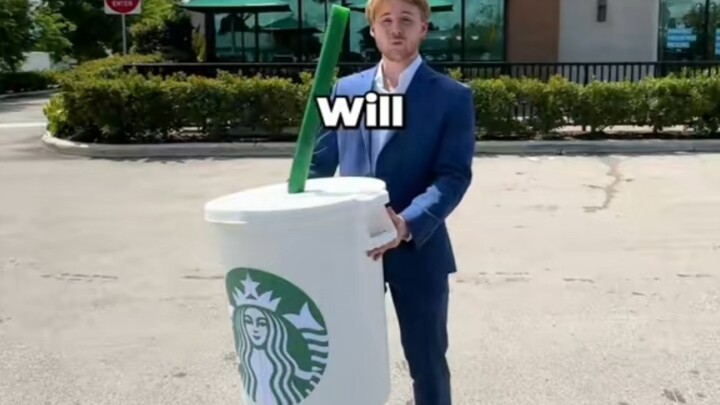 พกแก้วใหญ่ที่สุดในโลกไปซื้อกาแฟที่สตาร์บัคส์