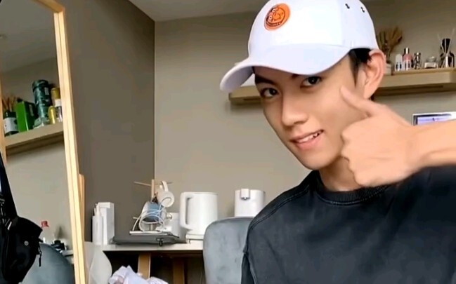 จ่าวอี้ป๋อ “เขย่าตะแกรง” เขาหล่อสำหรับคุณหรือเปล่า?