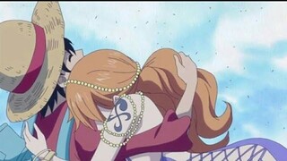 Momen Nami Memeluk Luffy