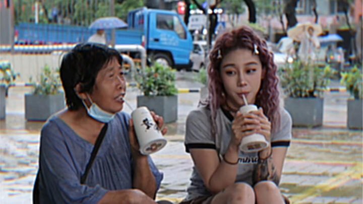 Drinking milk tea like this... seems pretty cool too...
