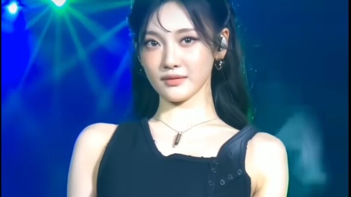 Vì đổi kiểu tóc nên Ninh Ninh đã có mái tóc mái hình dấu phẩy rồi!