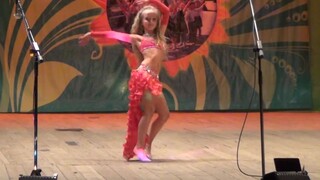 乌克兰小姑娘舞蹈，肚皮舞