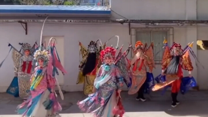 How cool is it to transform into traditional Chinese opera costumes? I got goosebumps when they turn