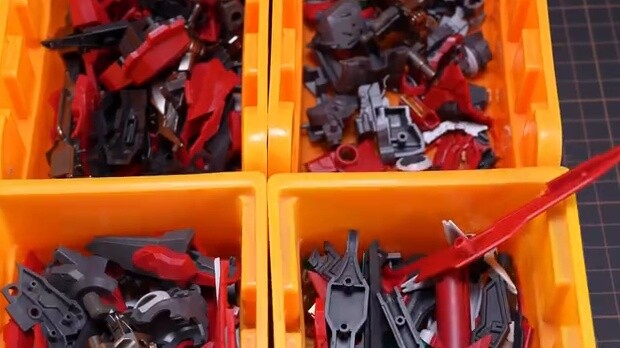 A slimmer version of Sazabi? GM Sun