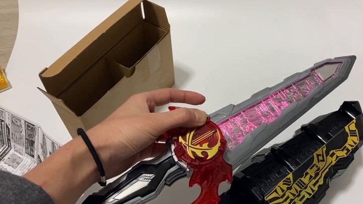 This year's Kamen Rider Saber chocolate prize is cheaper than previous years and it's DX!