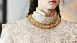 Ôi trời! Hóa ra thực sự có những người trông giống hoàng tử đẹp trai với đôi mắt màu hổ phách trong 