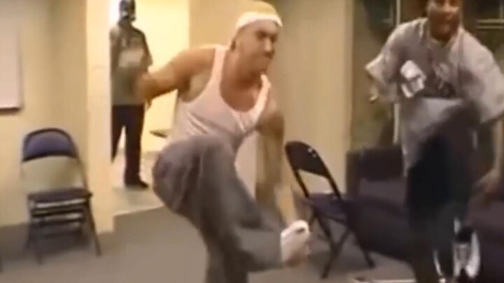 【إمينيم】عندما يرقص إمينيم...