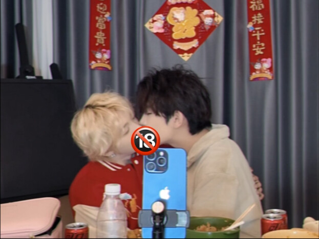 New Year vlog! In the Year of the Snake, of course it has to be a tongue kiss!