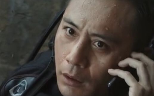 A major drug lord walks into the market wanting to buy “carbon,” only for the vendor to roll out two