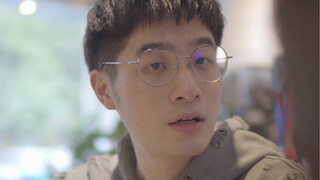 听说 对视的时候 眼神先移开的那个 才是爱的更深的那个