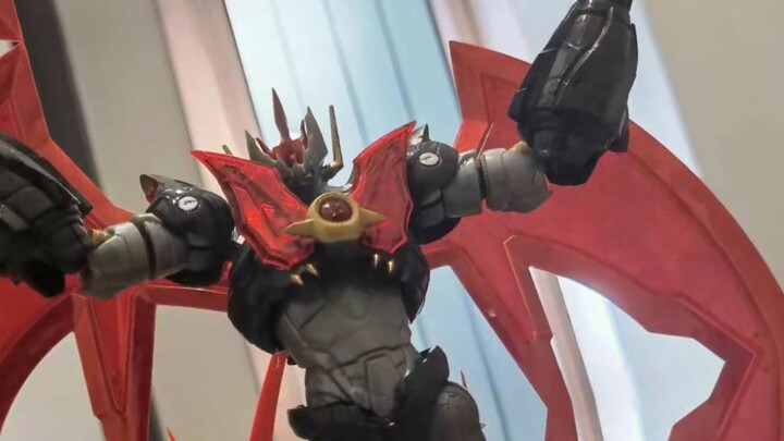 Use super robots to recreate the strongest father-son fight in history