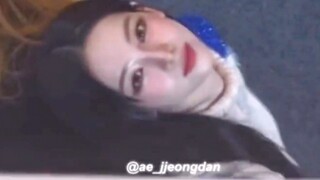 แม้จะอยู่ห่างกันแค่ช่องว่าง ก็ยังทักทายกันได้! พี่หลิวช่างรู้จักจีบคนจริงๆ!