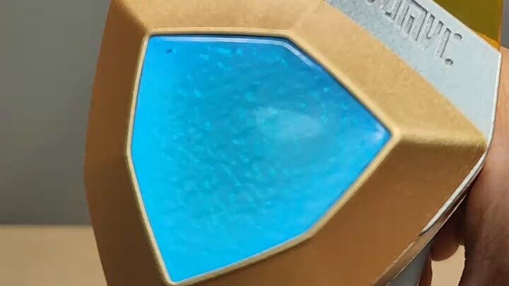 Voice control activates gravity sensor to automatically transform! Nebula model plays with Ultraman 